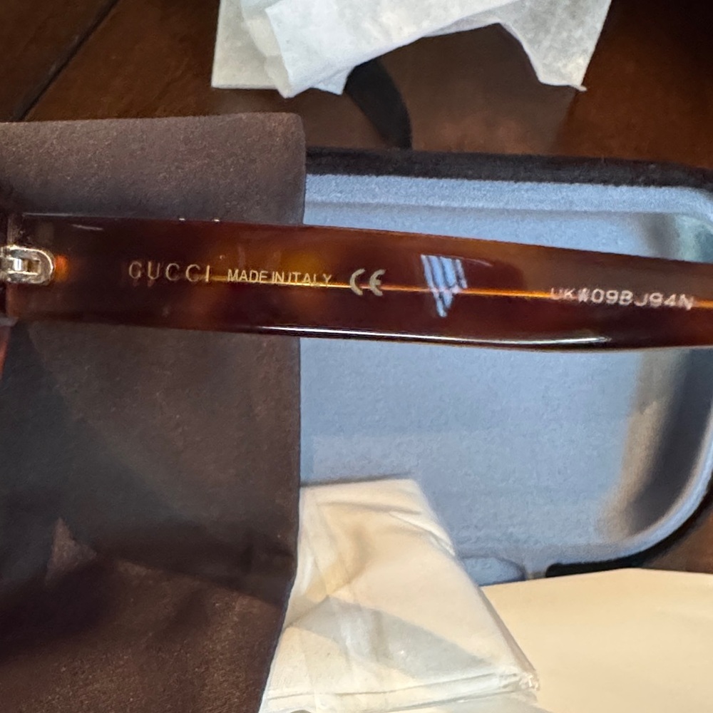 Gucci Tortoiseshell Oversized Sunglasses - Picture 2 of 7